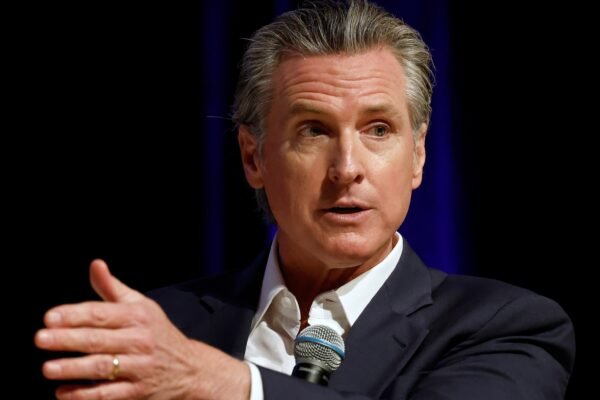 The governor of California, Gavin Newsom, breaks with the party in transgender athletes in women’s sports, dismissing a violent reaction The governor of California, Gavin Newsom, breaks with the party in transgender athletes in women's sports, dismissing a violent reaction