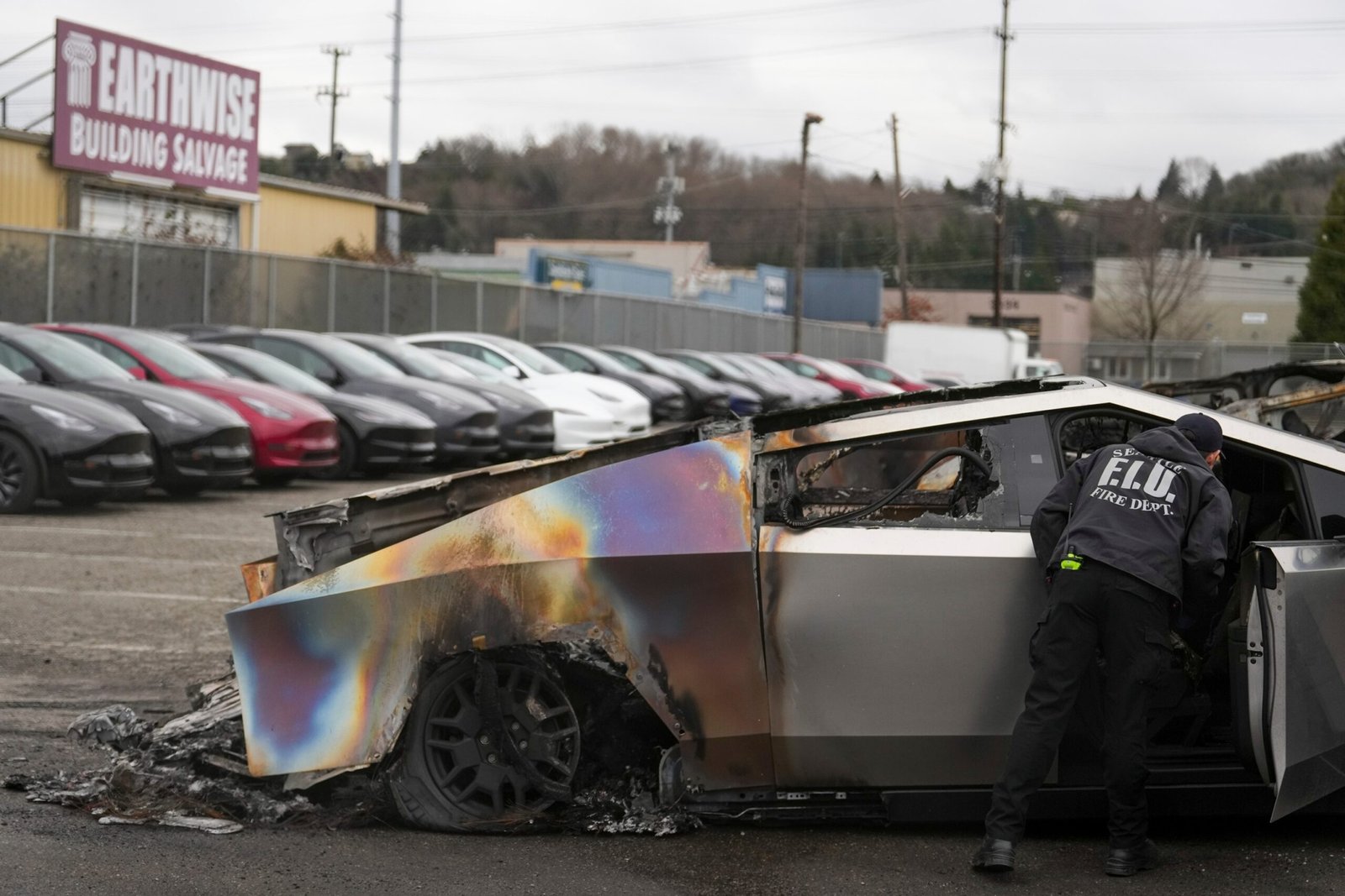 Trump suggests that Tesla Vandals should be sent to prison in El Salvador