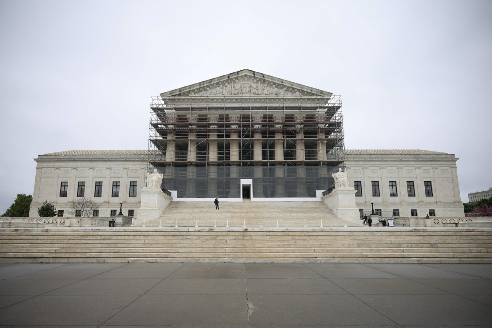 The Supreme Court allows Trump to cancel 16,000 federal test workers