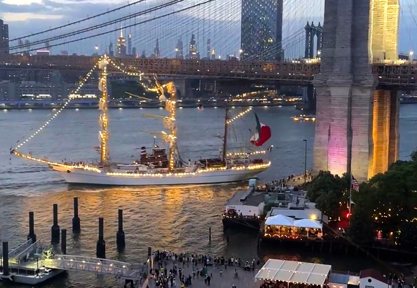 2 dead, 19 injured after the Mexican Navy sailboat crashes against the Brooklyn bridge, says the mayor