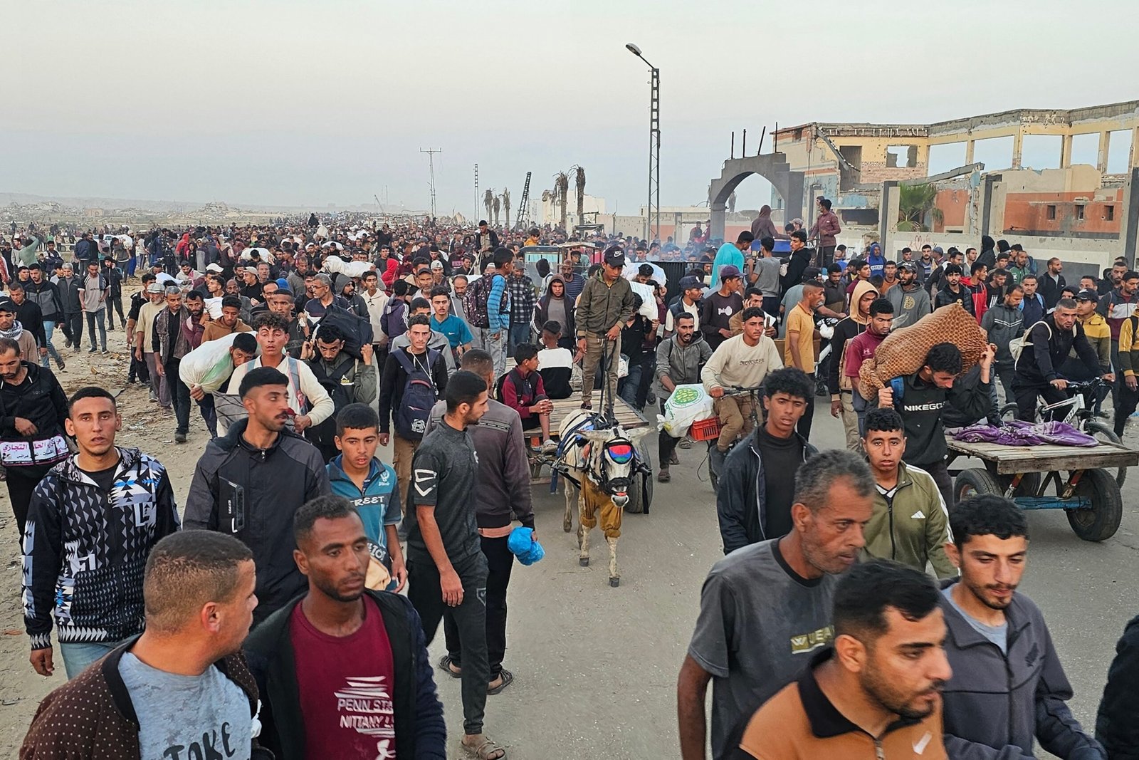 At least 31 killed by Israeli shots near Gaza's help site, says the Ministry of Health