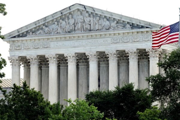 Supreme Court to listen to the republican challenge to the campaign spending limits