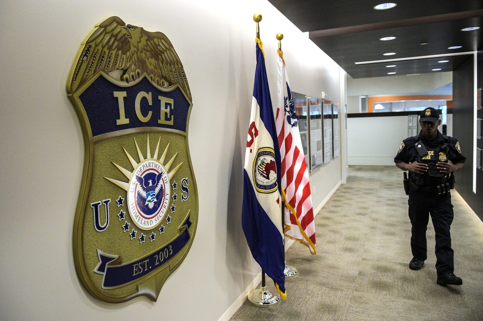 The administration asks the Supreme Court to clarify the order that allows deportations to 3rd countries